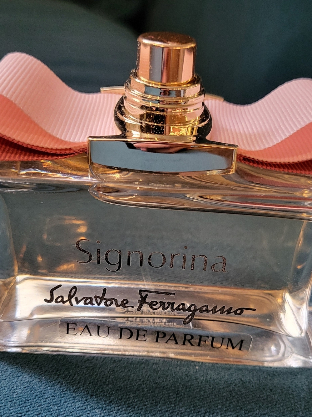 Salvatore Ferragamo Signorina Eau de Parfum - Pink Ribbon Bottle